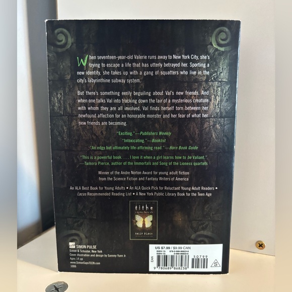 Valiant by Holly Black - Young Adult Fantasy Paperback Book - Picture 4 of 6